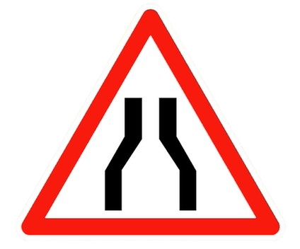 خطر طريق ضيقة من الجهتين بجوج